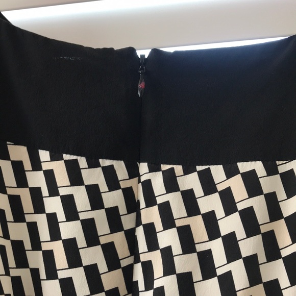 Dress - Picture 6 of 8